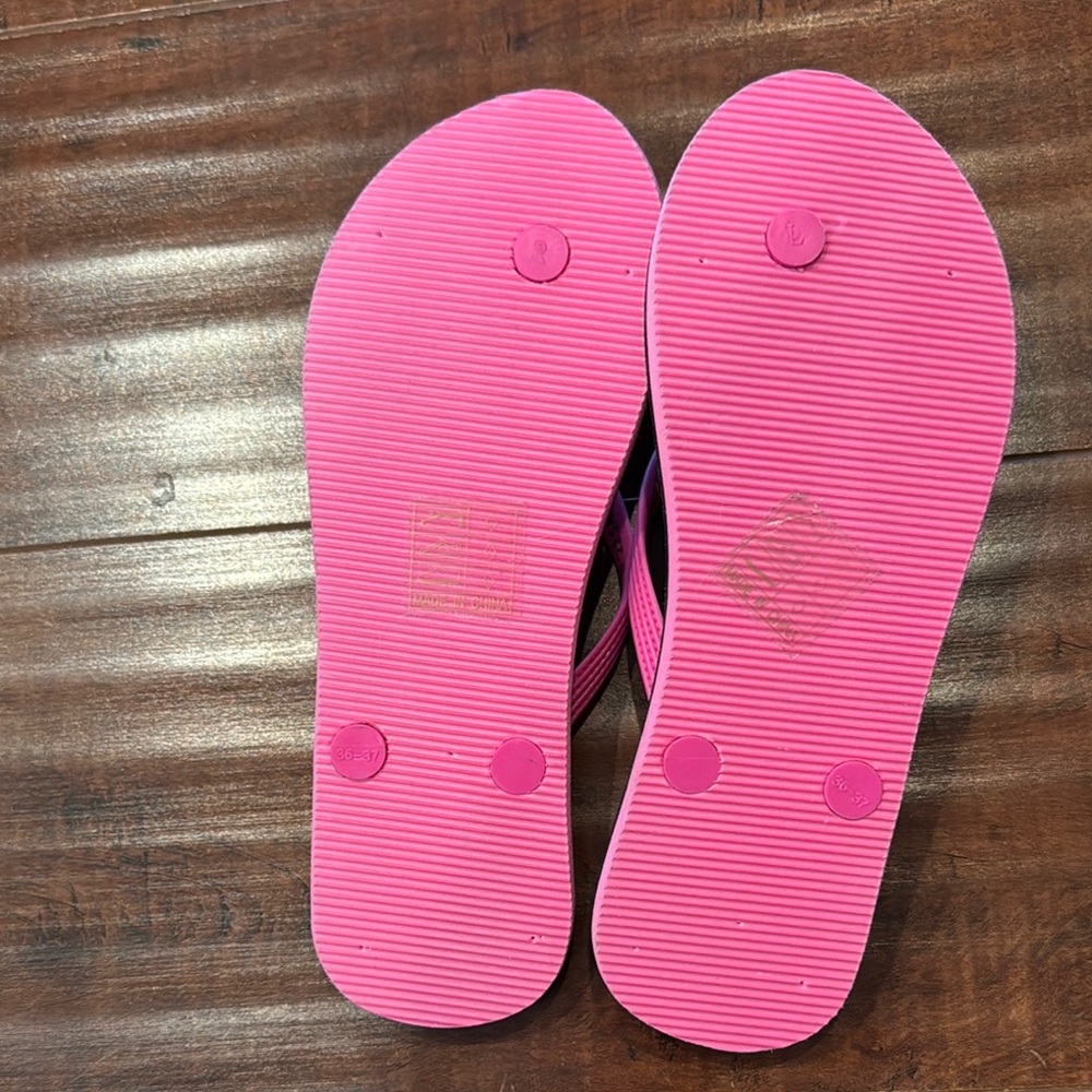 New Hello Kitty Flip Flops Zebra & Leopard, Size 6 - Picture 3 of 5
